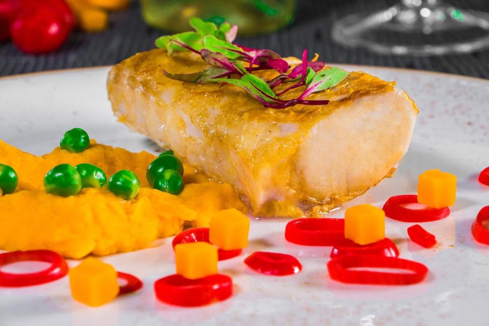 Sonesta Hotel Bucaramanga Floridablanca Exterior photo A prepared halibut steak