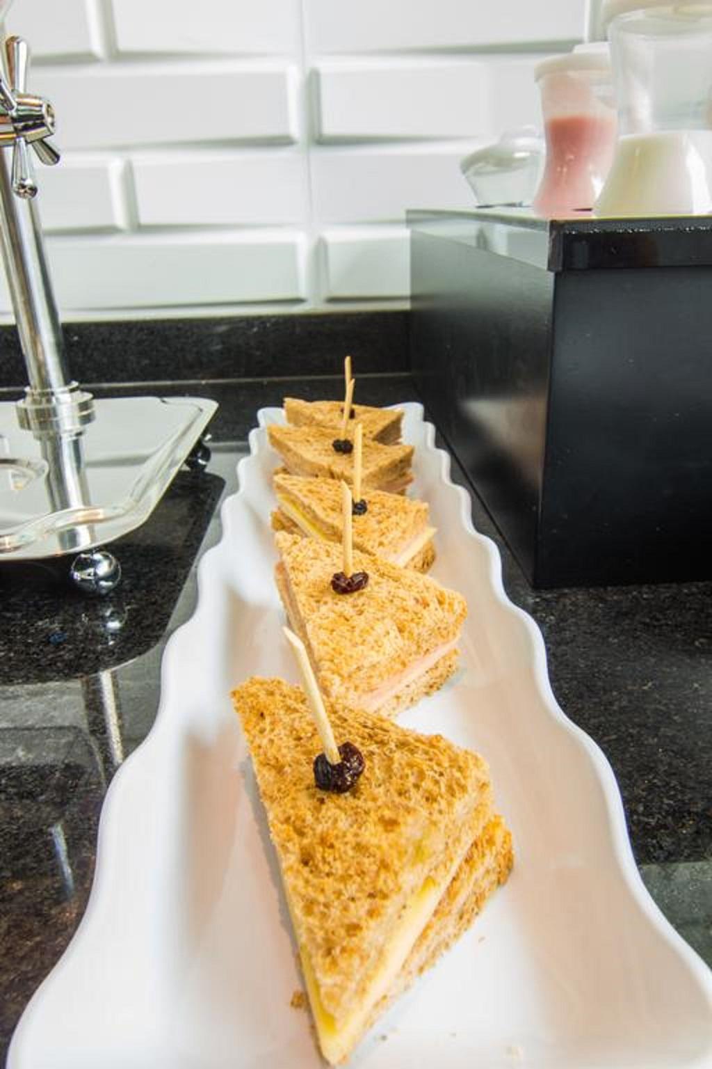 Sonesta Hotel Bucaramanga Floridablanca Exterior photo A finger sandwich