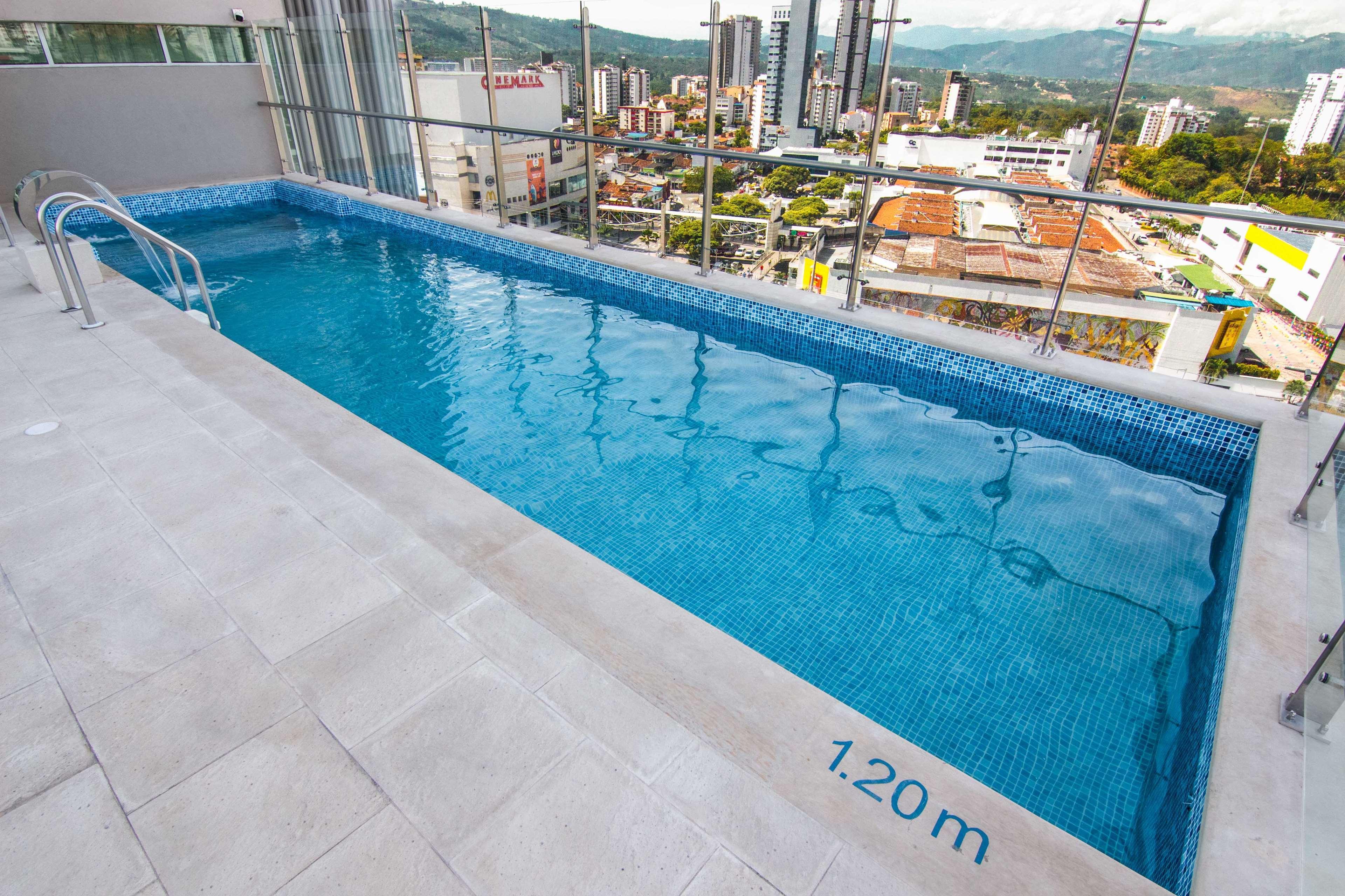 Sonesta Hotel Bucaramanga Floridablanca Exterior photo Infinity pool