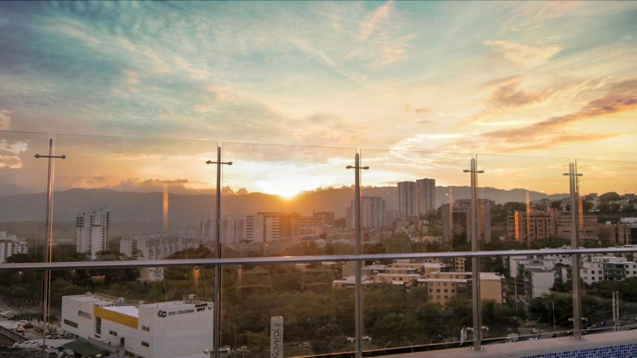 Sonesta Hotel Bucaramanga Floridablanca Exterior photo Sunset view of the city