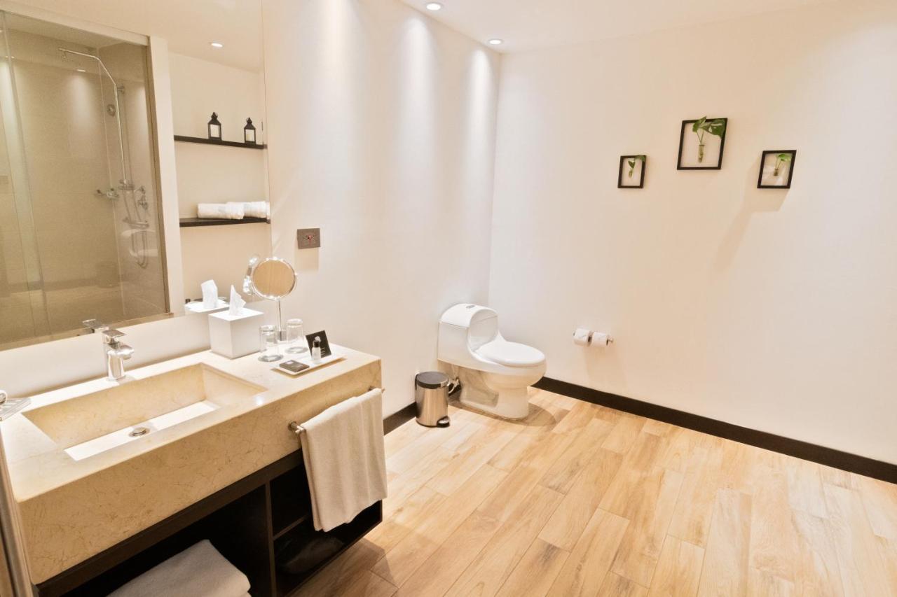 Sonesta Hotel Bucaramanga Floridablanca Exterior photo Bathroom
