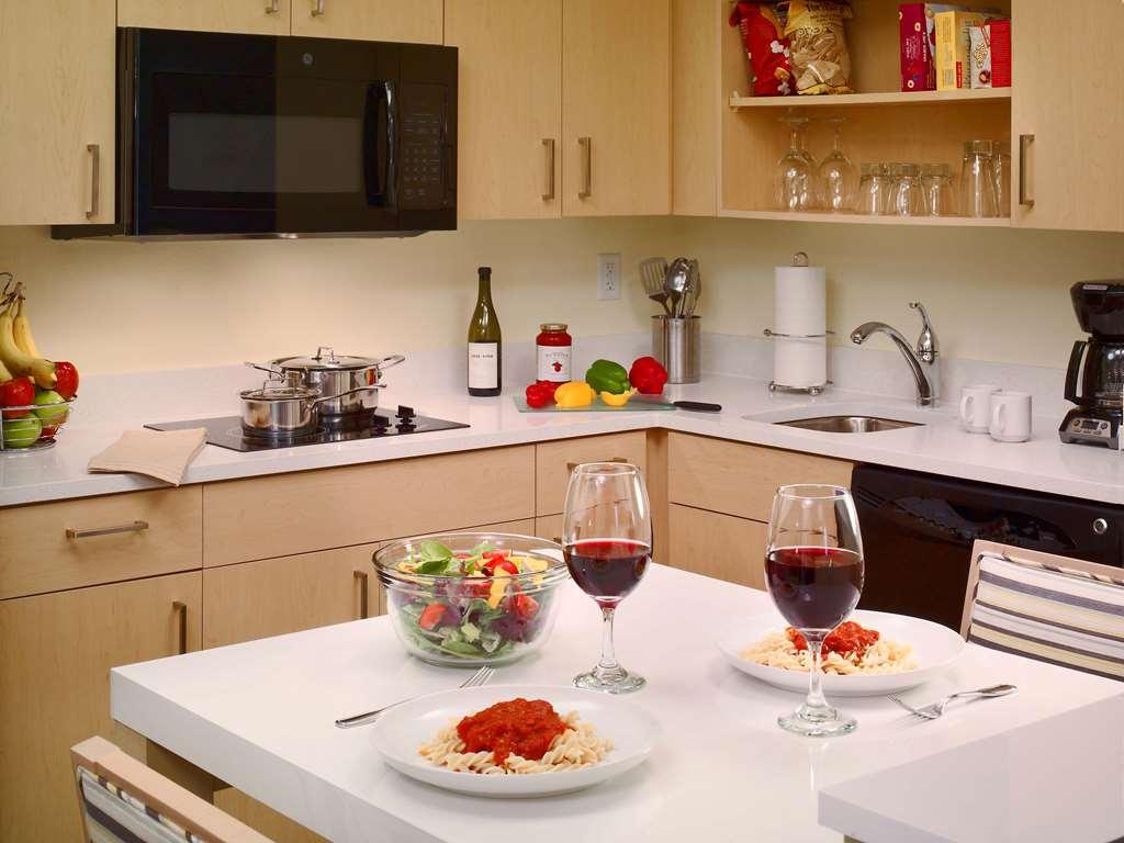 Sonesta Hotel Bucaramanga Floridablanca Room photo A typical kitchen